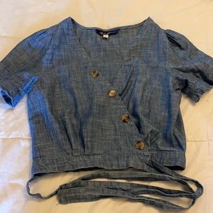 Medium. Denim top. No tags never worn